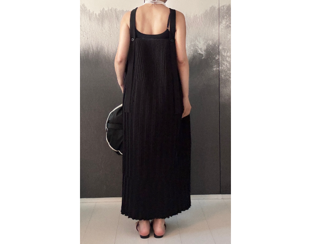 黑色 Pleated 線條洋裝